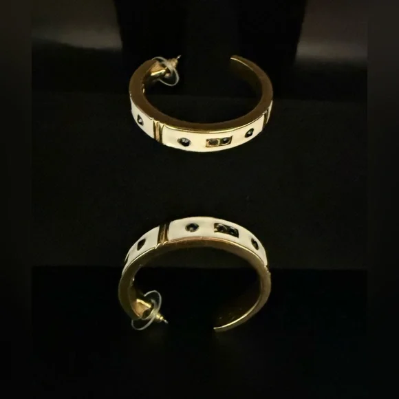 NWOT Kenneth Jay Lane Gold Tone & Cream Enamel Hoops. Artfully Designed. - Picture 4 of 6